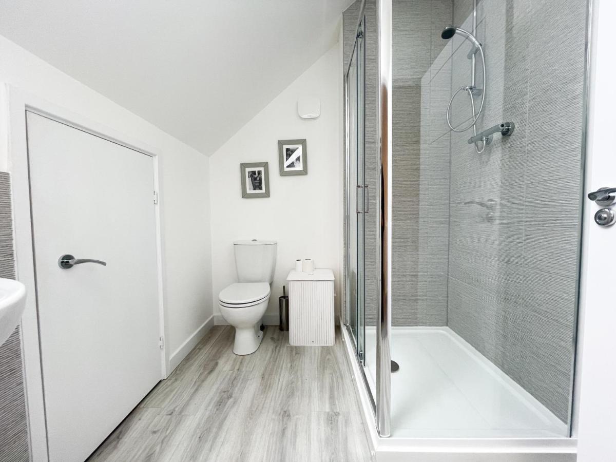 Newly Developed 3 Bedroom Home Glasgow Extérieur photo