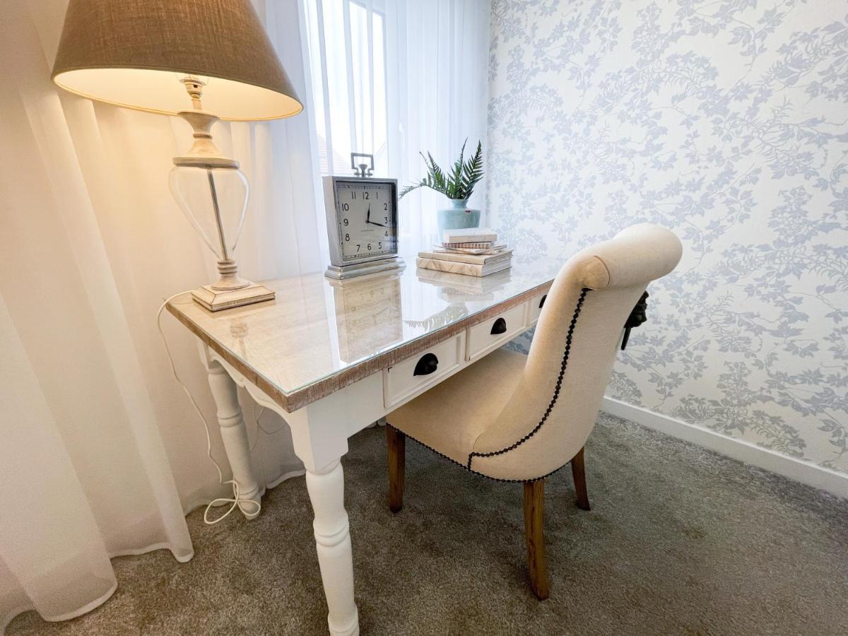 Newly Developed 3 Bedroom Home Glasgow Extérieur photo