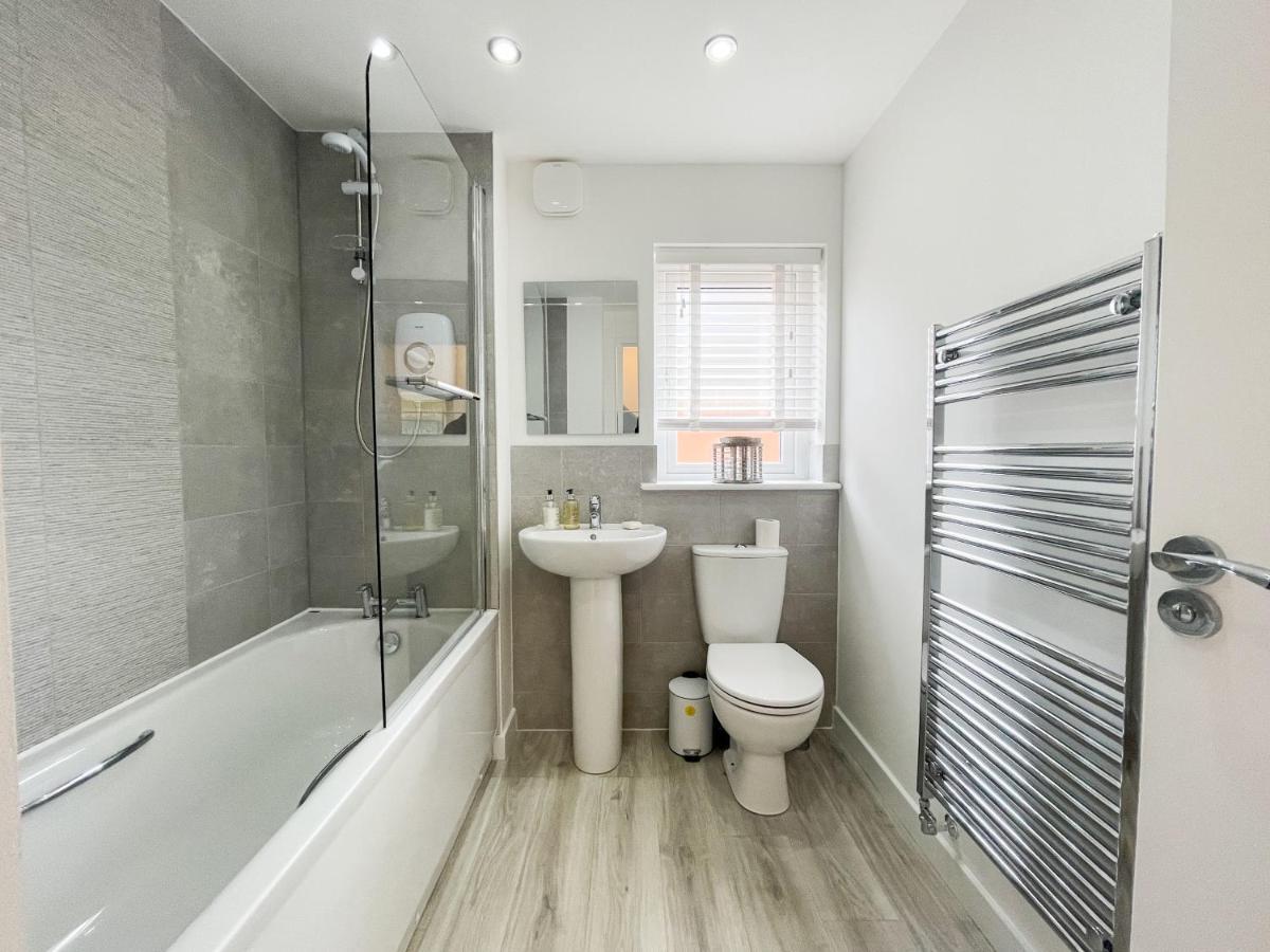 Newly Developed 3 Bedroom Home Glasgow Extérieur photo