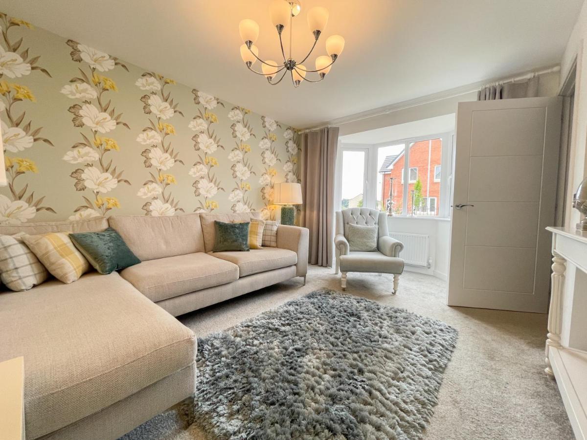 Newly Developed 3 Bedroom Home Glasgow Extérieur photo