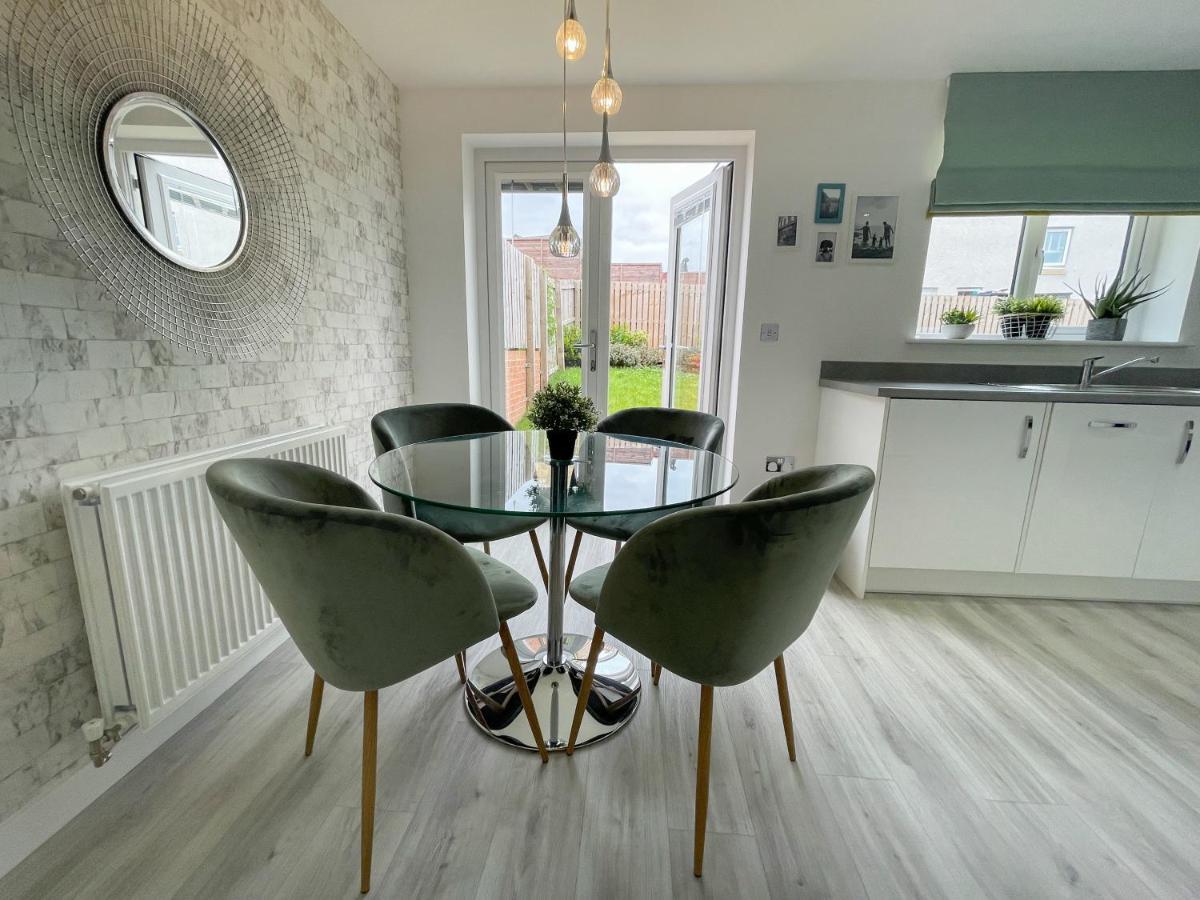 Newly Developed 3 Bedroom Home Glasgow Extérieur photo