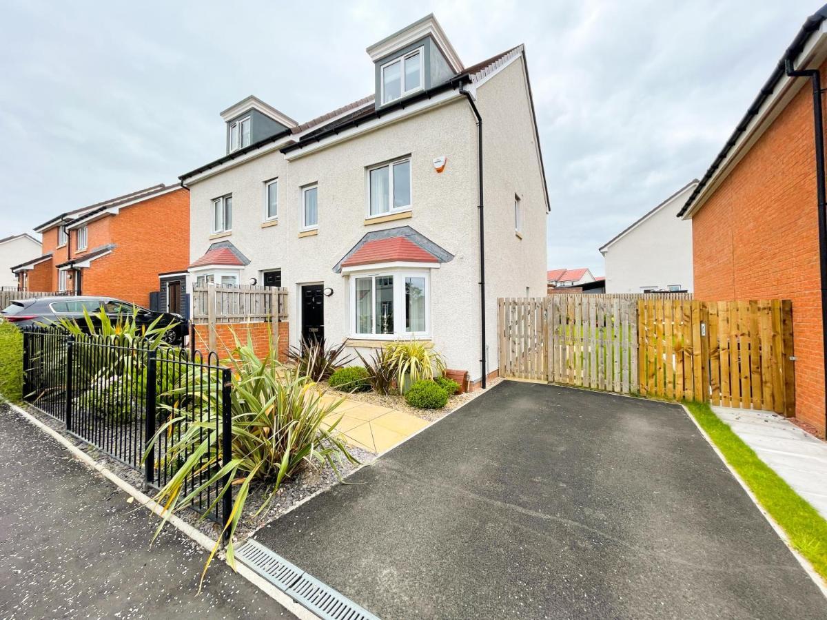 Newly Developed 3 Bedroom Home Glasgow Extérieur photo