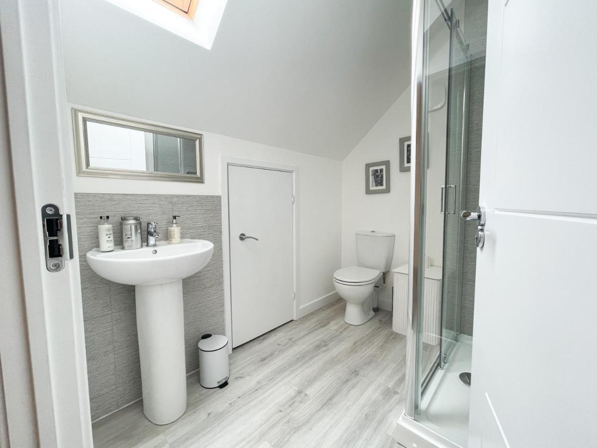 Newly Developed 3 Bedroom Home Glasgow Extérieur photo