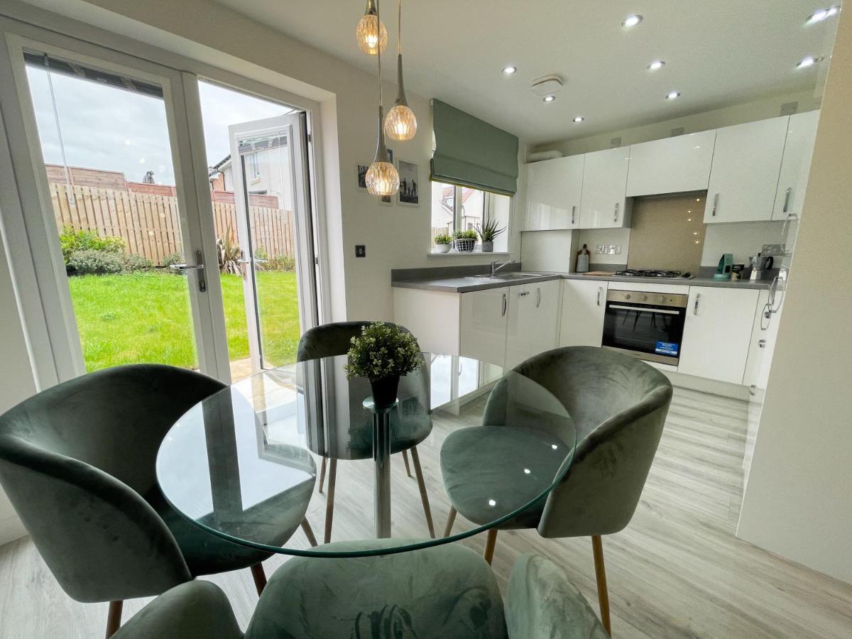 Newly Developed 3 Bedroom Home Glasgow Extérieur photo